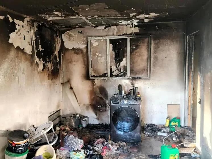Пожарные спасли девочку из горящей квартиры в Чувашии, оставленную матерью у работающей сушильной машины