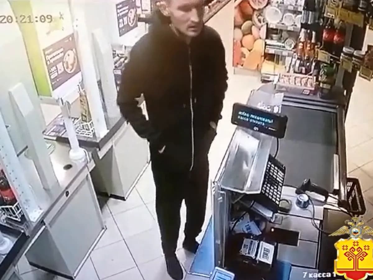 В Чувашии ищут мужчину, который оплачивал покупки чужой картой