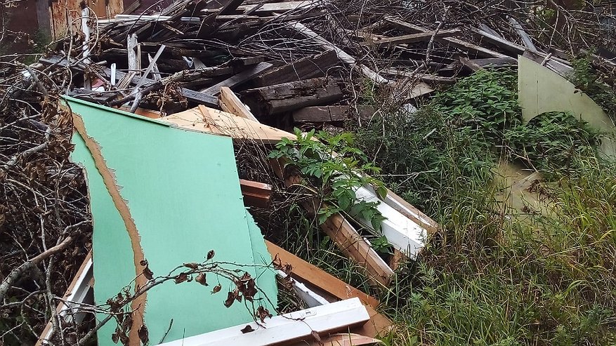 В Ядринском округе нашли незаконную свалку мусора