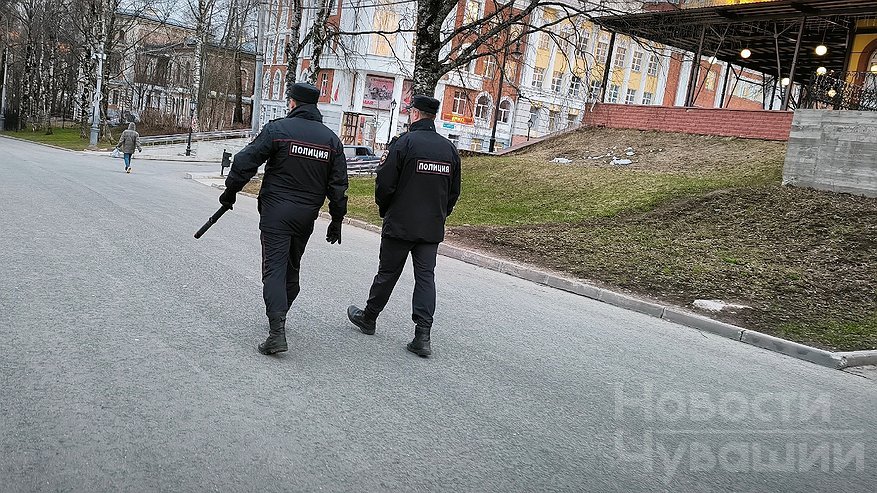 Чебоксарские полицейские задержали подозреваемого в ограблении женщины