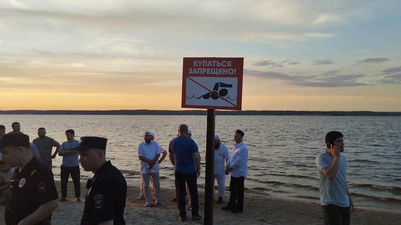 Главная картинка новости: Трагедия на Волге: из реки водолазы достали тела двух подростков