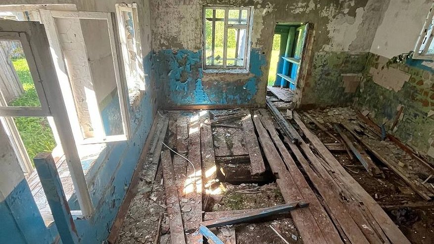 Главная картинка новости: В заброшенном опасном детсаду Марпосада бродят дети
