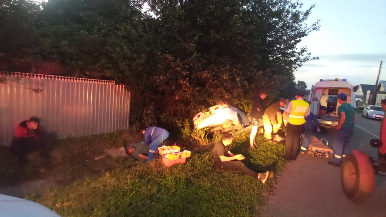 Главная картинка новости: В Чувашии в ночном ДТП травмы получили четыре человека