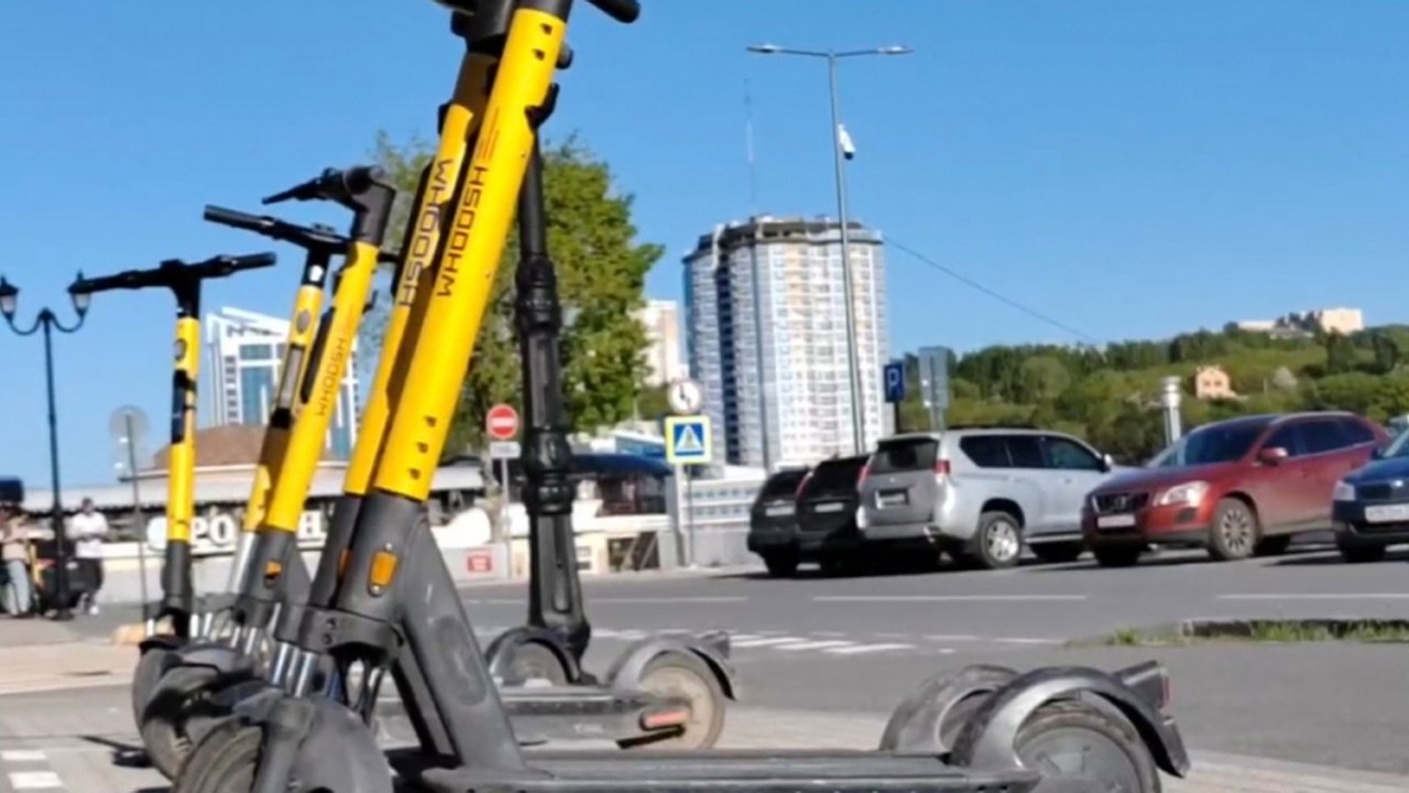 Главная картинка новости: В Чебоксарах школьнику, попавшему в ДТП на самокате, ампутировали палец