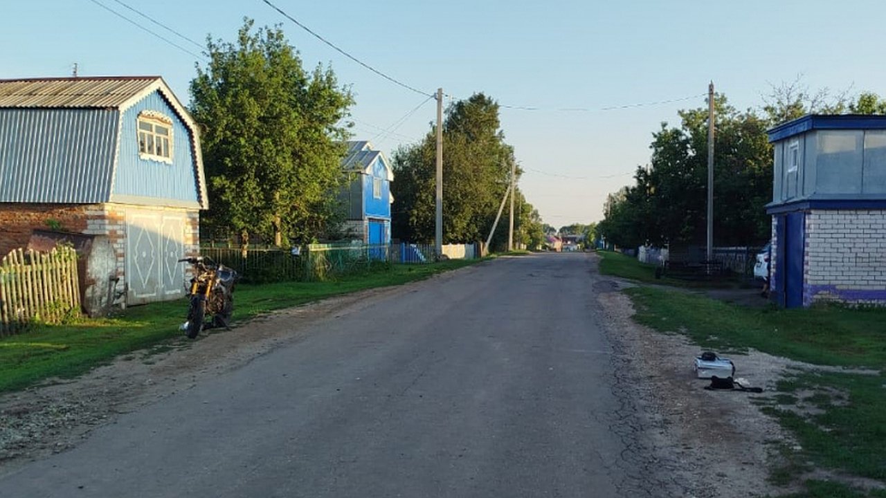 Главная картинка новости: В Чувашии мотоциклист сбил мужчину и скрылся: пешеход умер по дороге в больницу