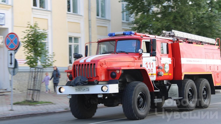 В Ростове-на-Дону потушили пожар, площадь которого 700 квадратных метров