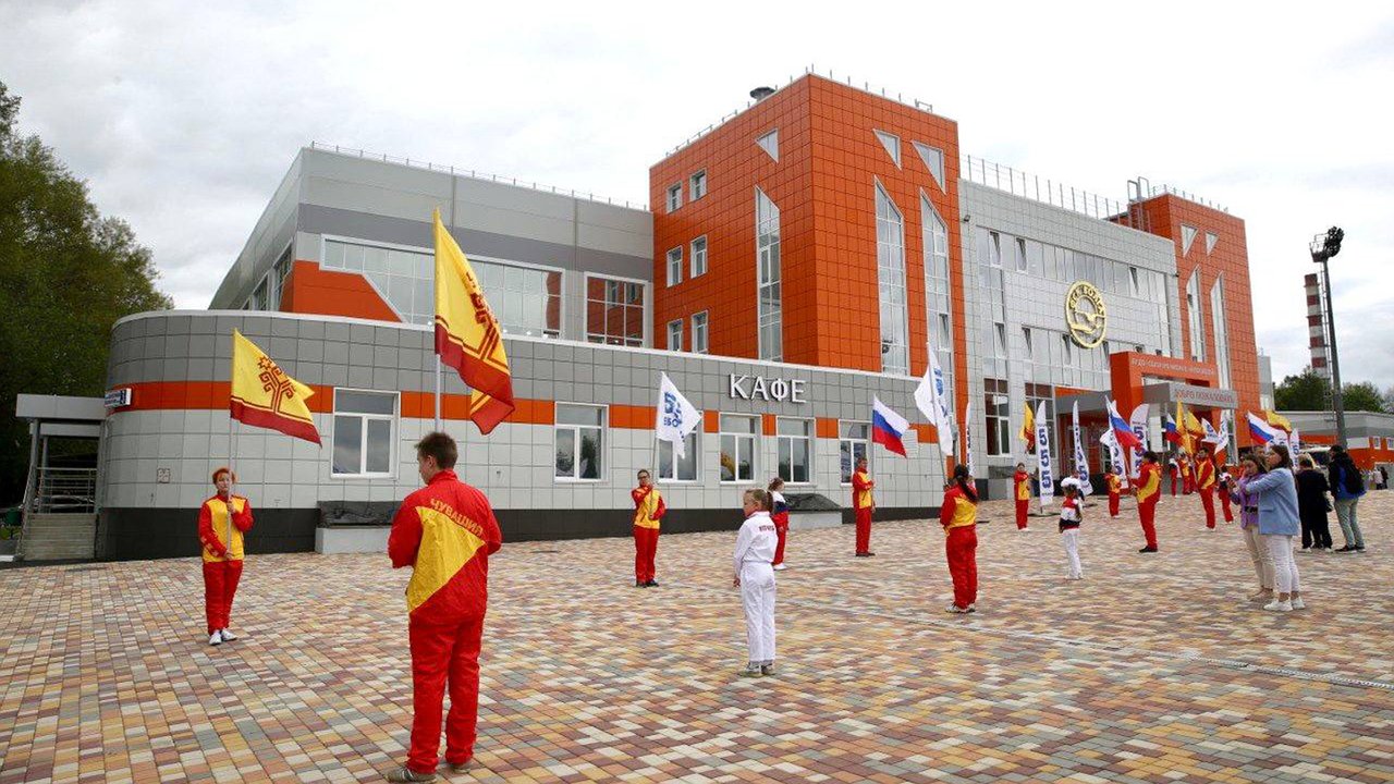 Главная картинка новости: Сегодня в Юго-Западном районе открыли стадион "Волга" с бассейнами, а в "Новом городе" - крытый каток