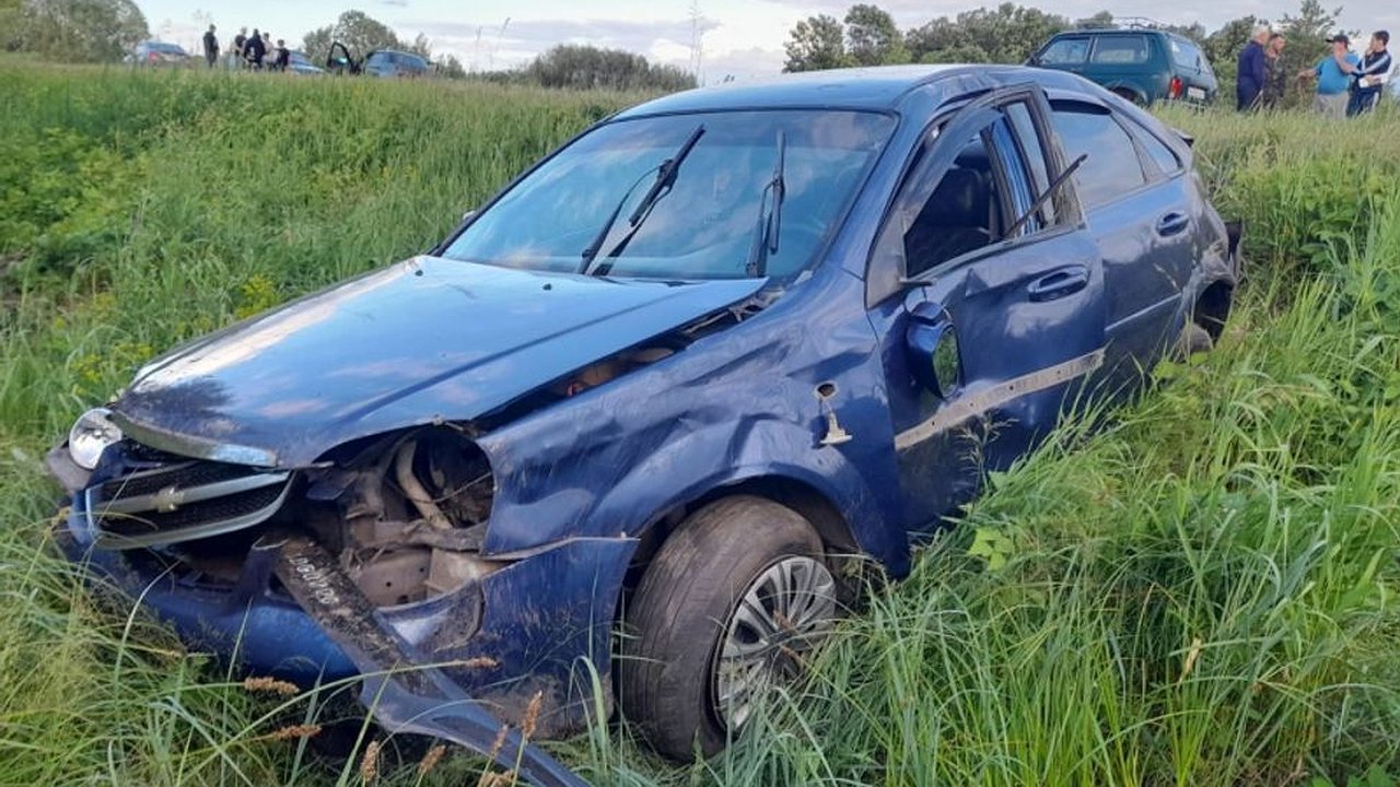 Главная картинка новости: В Алатырском округе пьяный водитель опрокинулся в кювет и оказался в больнице с травмами
