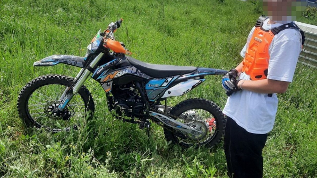 Главная картинка новости: В Новочебоксарске поймали школьников, устроивших шумные заезды по городу