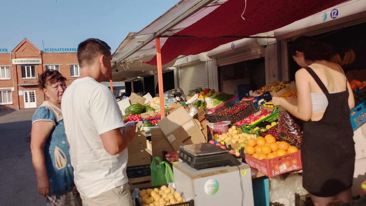 Главная картинка новости: Сколько стоят сезонные ягоды на рынке Чебоксар в начале июля
