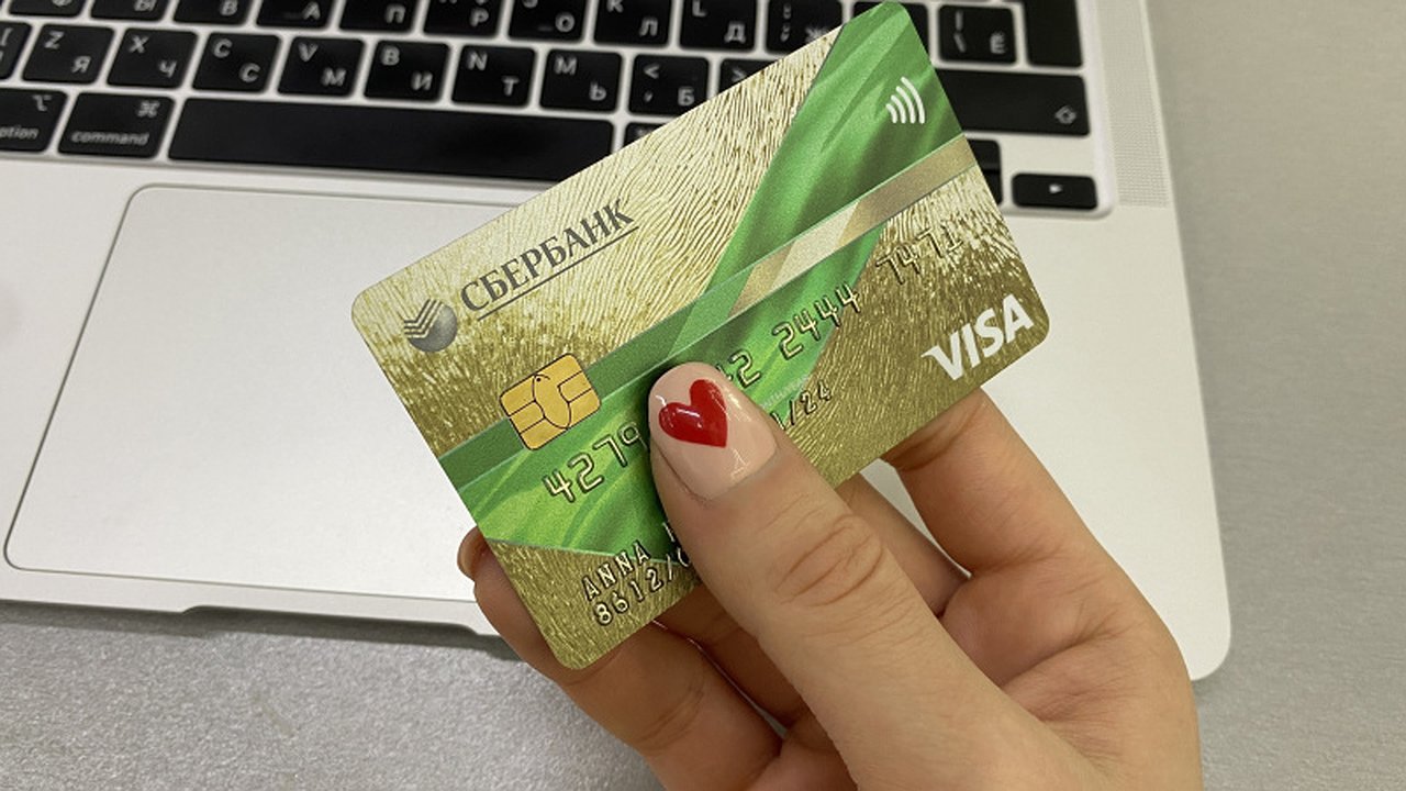 Главная картинка новости: Срочное сообщение Сбербанка: уже с 1 июля этими картами нельзя будет пользоваться