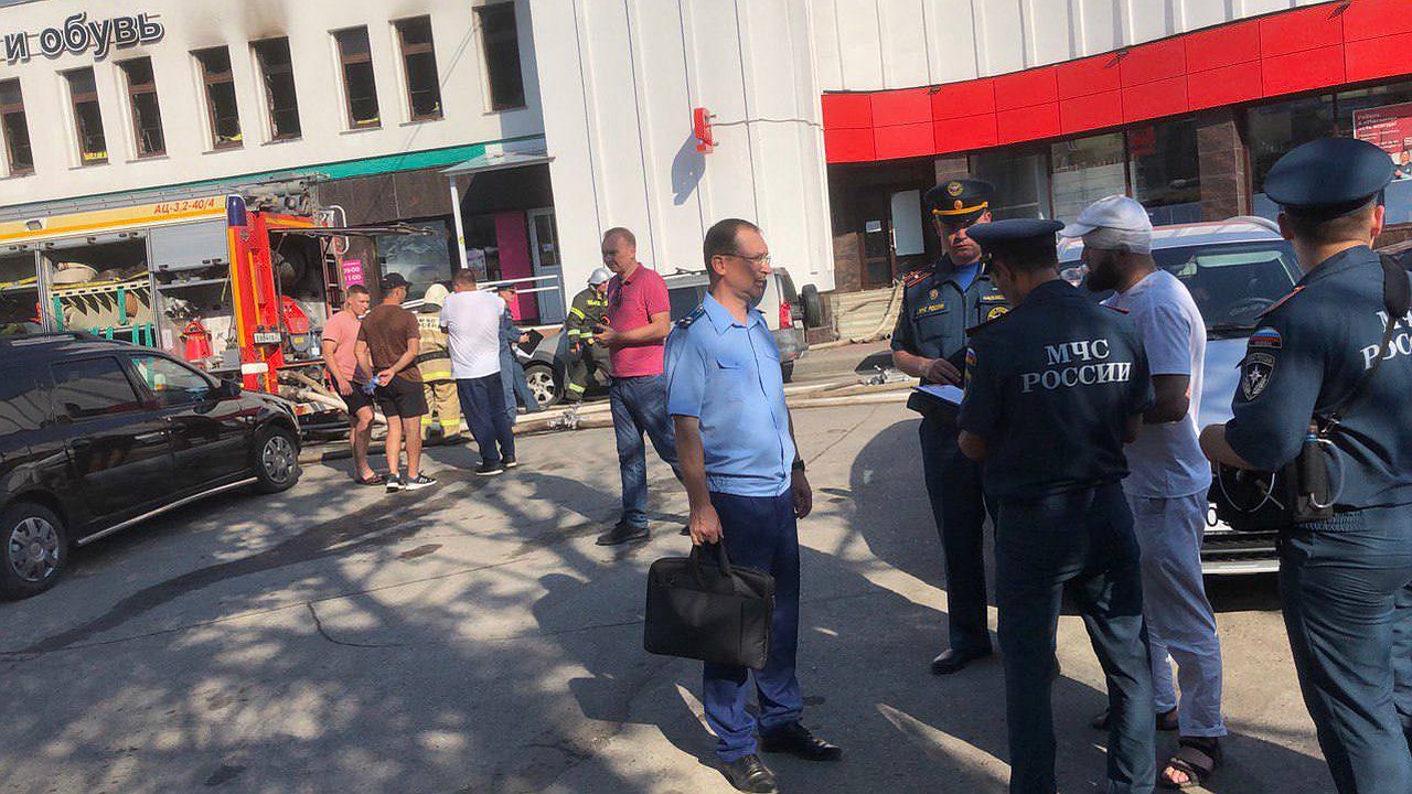 Главная картинка новости: В Чебоксарах началась проверка по факту пожара в магазине рядом с железнодорожным вокзалом