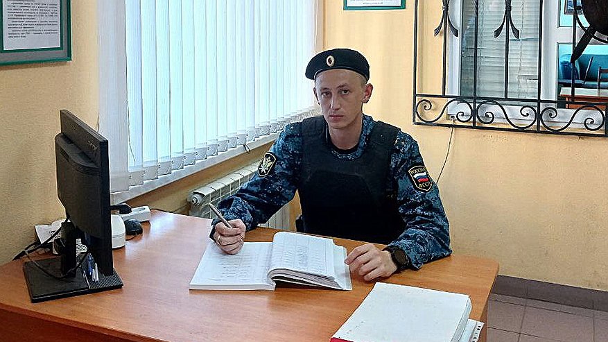 Главная картинка новости: Пристав в суде оказал первую помощь женщине, у которой случился приступ эпилепсии