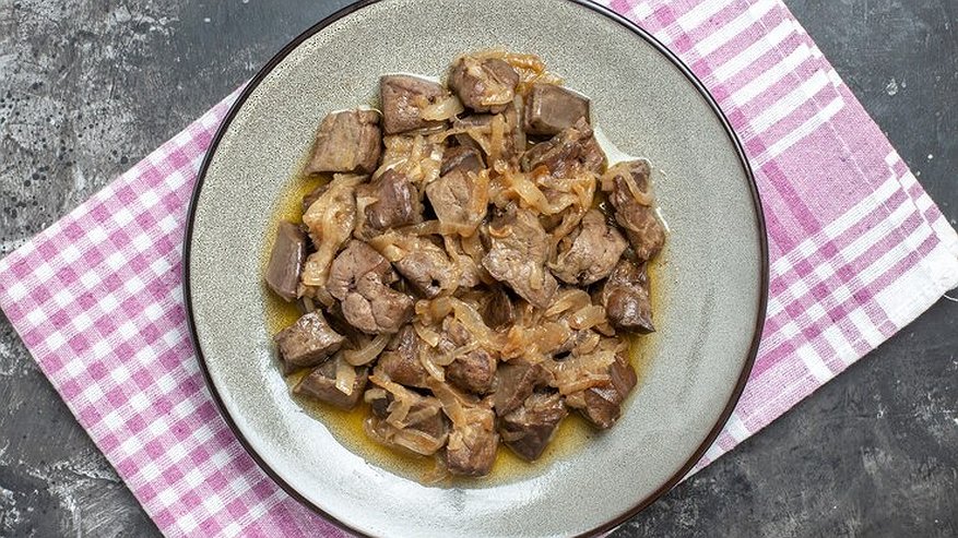 Главная картинка новости: Надо ли сливать «первую воду» при варке мяса: шеф-повар дал четкий ответ