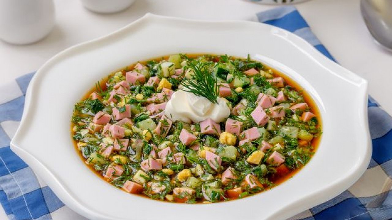 Главная картинка новости: Не квас, и не кефир: в деревнях окрошку заливают только этим — вкус нежный, освежает в сильную жару