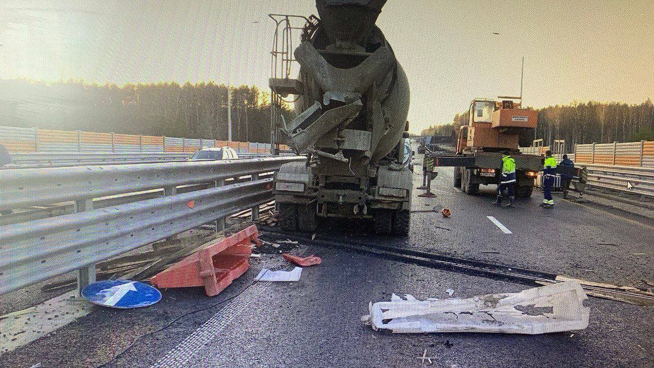 Главная картинка новости: Водитель бетономешалки насмерть сбил дорожного рабочего на М-12