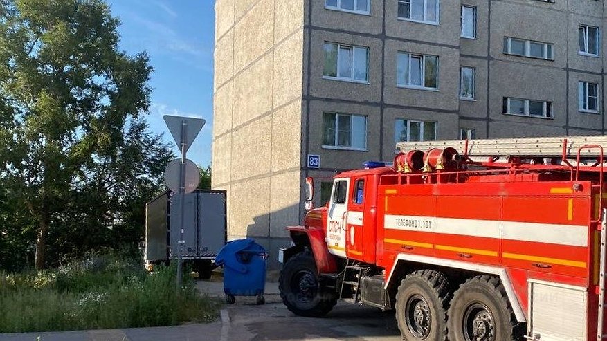 Главная картинка новости: В Юго-Западном районе Чебоксар бомж устроил пожар в двухэтажном доме