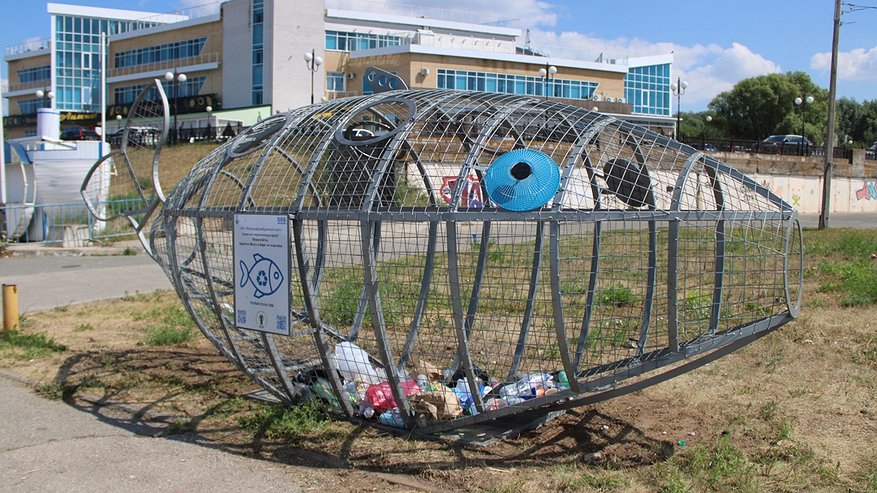 Главная картинка новости: В Речном порту Чебоксар установили арт-объект для сбора отходов из пластика "Чудо-рыба"