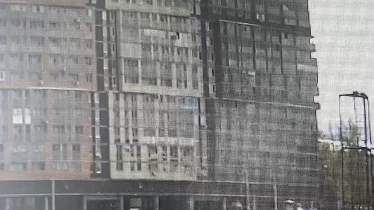 Главная картинка новости: В Чебоксарах мужчина познакомился ночью с девушкой в баре, а под утро сбросил ее с 10 этажа