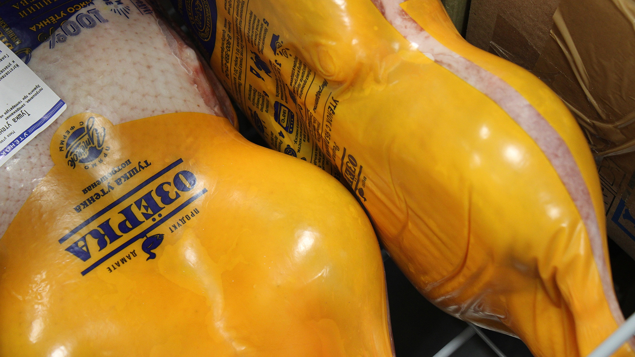 Главная картинка новости: "В мясе одни микробы": Роскачество назвало бренды филе цыпленка, которые опасны для здоровья