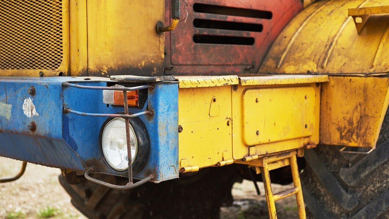 Главная картинка новости: В Чувашии рабочего насмерть придавило кузовом КамАЗа