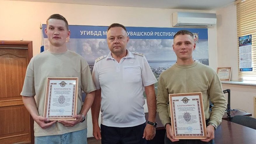 Главная картинка новости: В Чебоксарах два парня вернулись из армии и помогли задержать пьяного водителя микроавтобуса