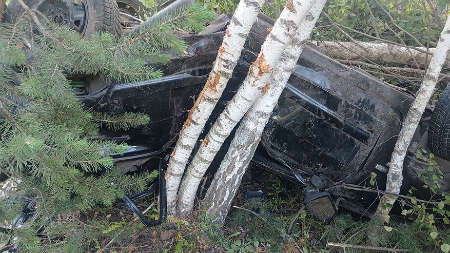Главная картинка новости: В Чувашии сегодня утром 24-летний водитель на ровном месте резко поменял направление, съехал в кювет и погиб