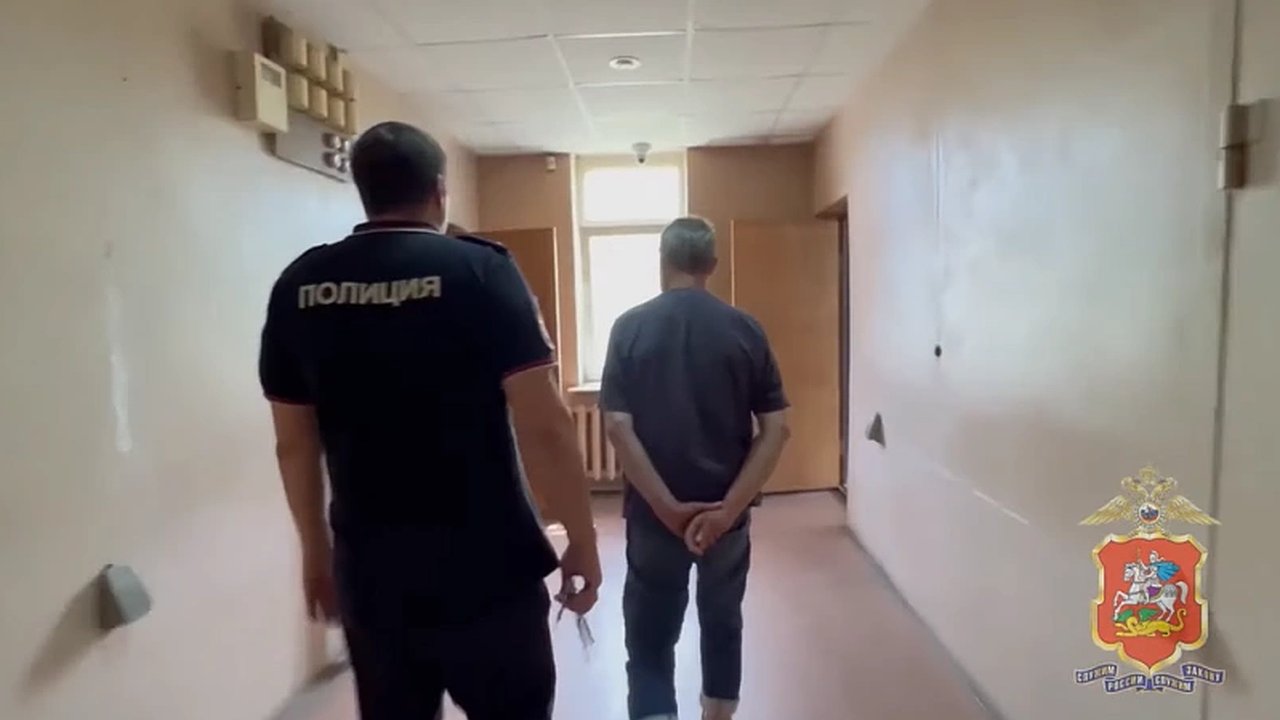 Главная картинка новости: Житель Чувашии увидел на скамейке сумку с 1,5 млн и забрал себе