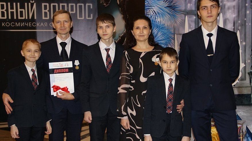 Главная картинка новости: "Главное в семье - любовь": Зайцевы из Шумерли стали лауреатом всероссийского конкурса