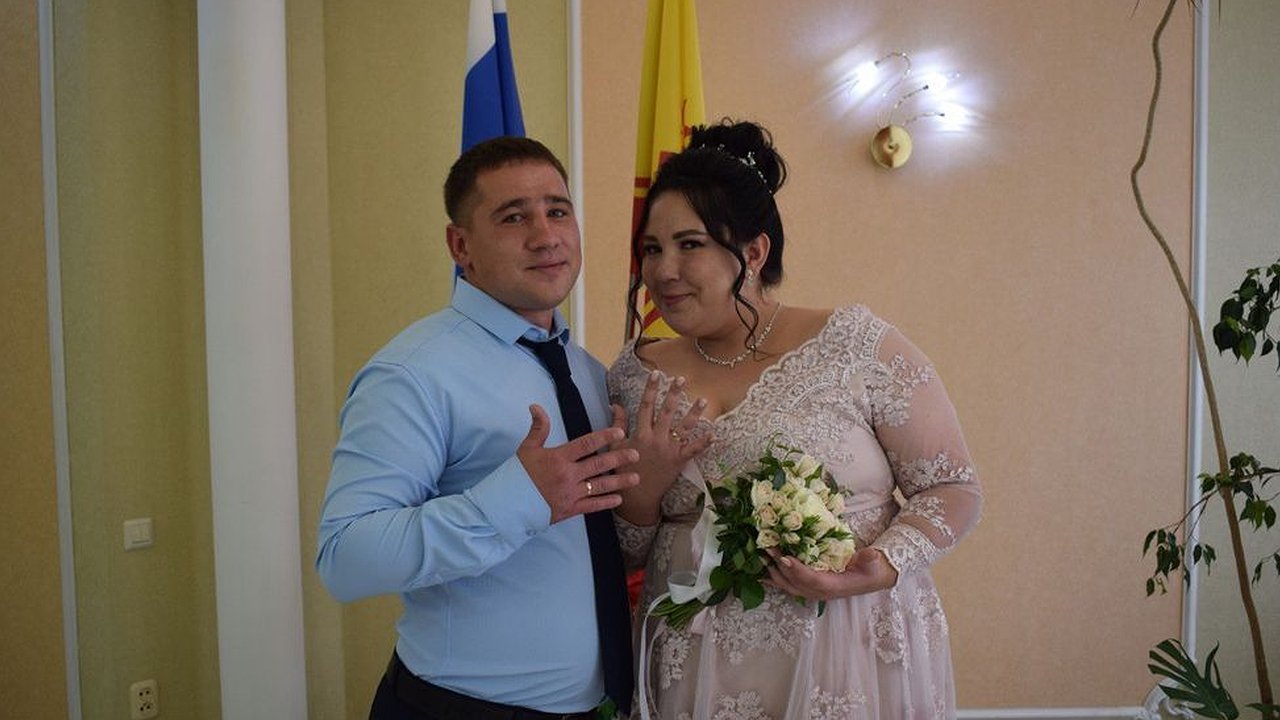 Главная картинка новости: Шесть пар из Алатыря решили связать свои судьбы в День города