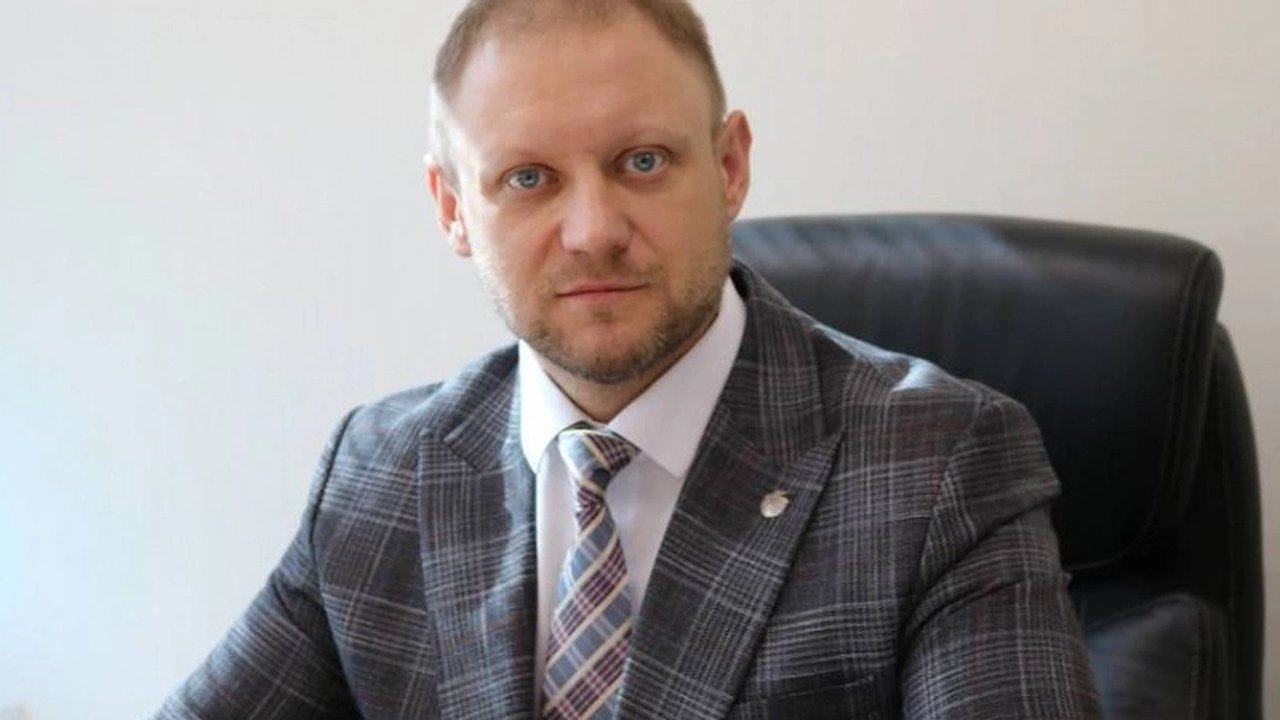 Главная картинка новости: В Чувашии задержали министра строительства Михаила Коледу, а в ведомстве прошли обыски