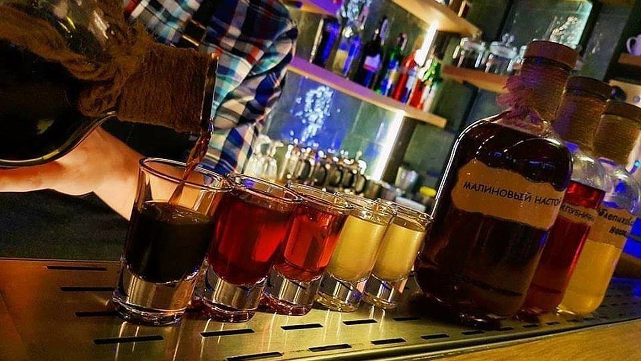 Главная картинка новости: В Чебоксарах в одном из баров парень устроил скандал с работницей бара и угрожал ей расправой