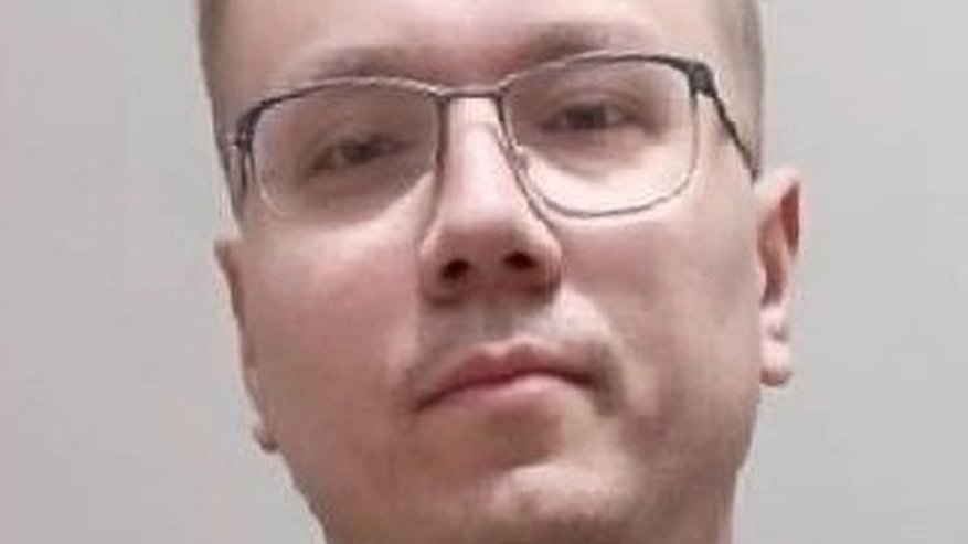 Главная картинка новости: В Чувашии без вести пропал 26-летний парень в очках
