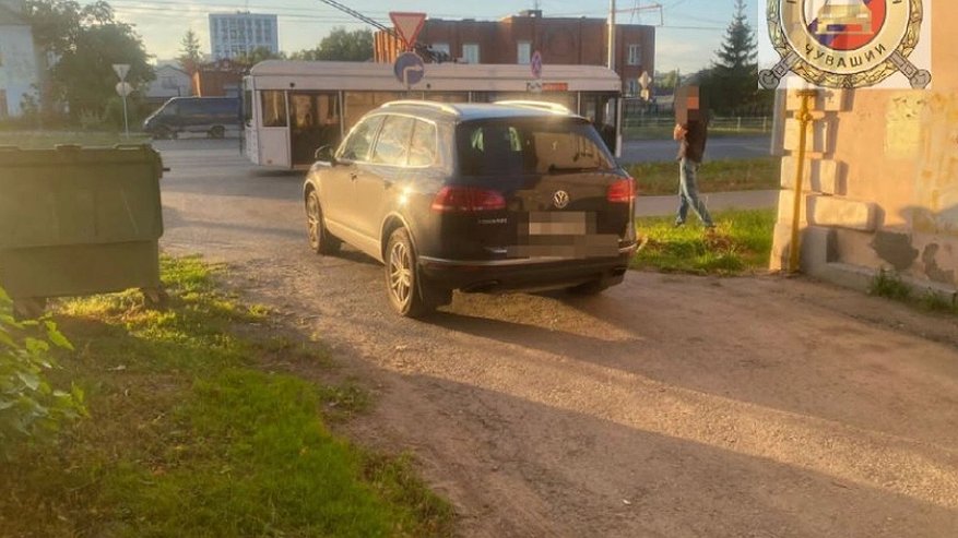 Главная картинка новости: В Чебоксарах Volkswagen сбил школьника на велосипеде
