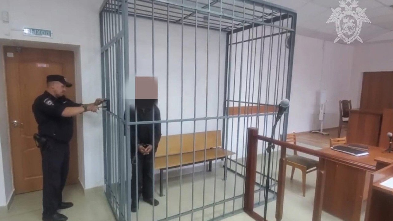 Главная картинка новости: В Чувашии мужчина, приревновав жену, ударил ее дважды ножом