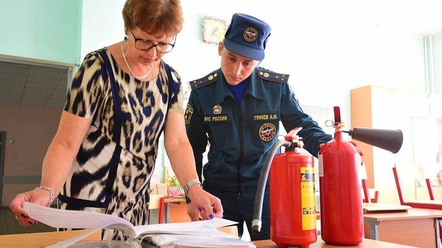 Главная картинка новости: Глава Чувашии Олег Николаев остался недоволен приемкой школ: "Это никуда не годится"