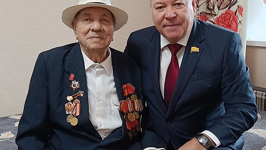 Главная картинка новости: В Ядринском районе со 105-летием поздравили ветерана Великой Отечественной войны