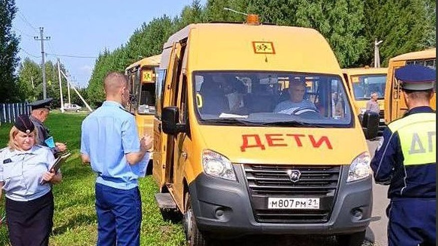 Главная картинка новости: В Чувашии к началу учебного года проверяют школьные автобусы