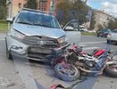 На перекрестке в Чебоксарах произошло ДТП с мотоциклистом