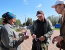Волонтеры раздали чебоксарцам более 2 тысяч ленточек в виде триколора