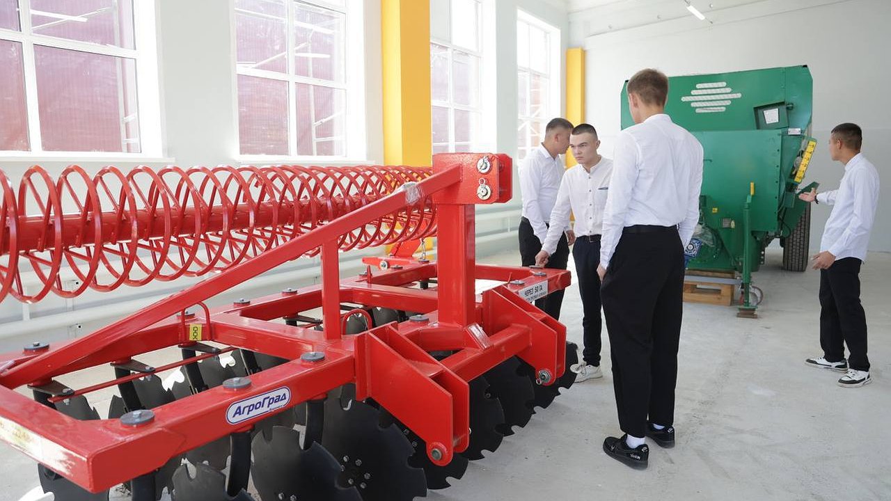 Главная картинка новости: Новый агрообразовательный центр принимает первых студентов Чувашии