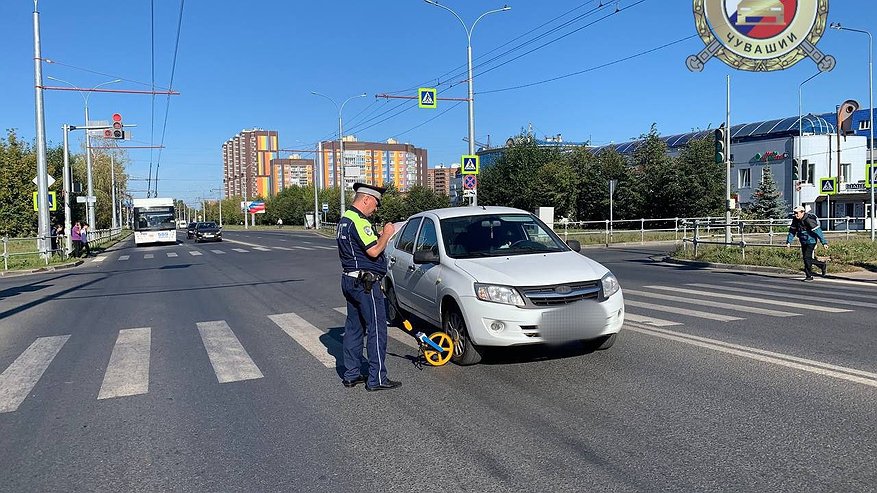 В Юго-Западном районе Чебоксар под колеса "Лады" попала 10-летняя девочка