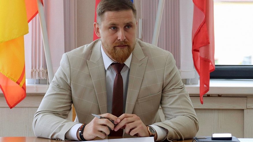 Главная картинка новости: Бывший глава Алатыря пообещал вандалам, повредившим фонтан, уладить вопрос с полицией, если те явятся к нему лично