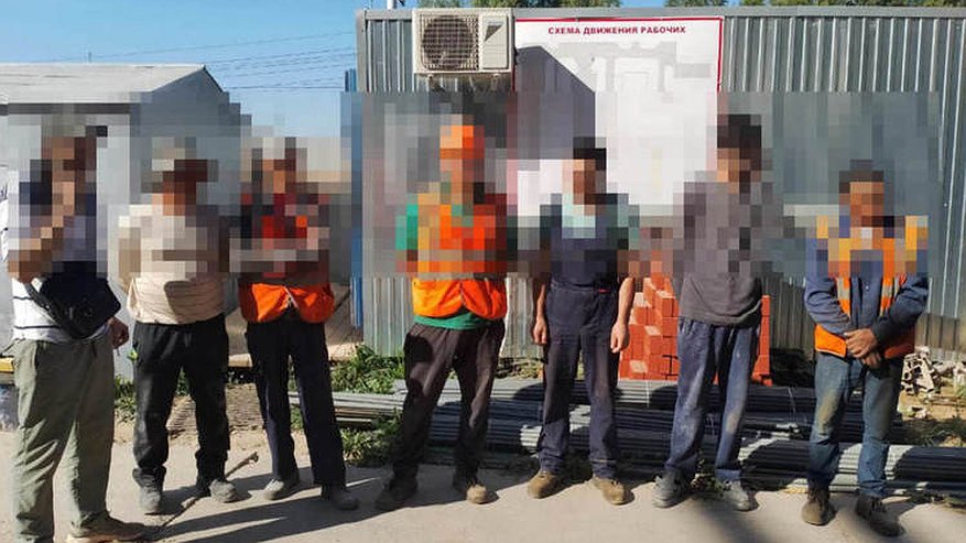 Главная картинка новости: В Чувашии полицейские и спецназ обнаружили 400 мигрантов в Чувашии