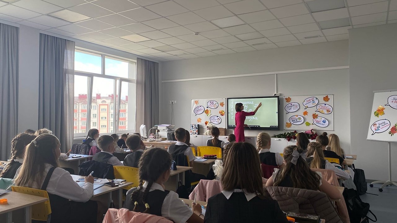 Главная картинка новости: В Чувашии школьные учебники закупили только после вмешательства прокуратуры