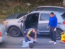 В Чувашии инспектор ГИБДД на ходу запрыгнул в машину пьяного водителя