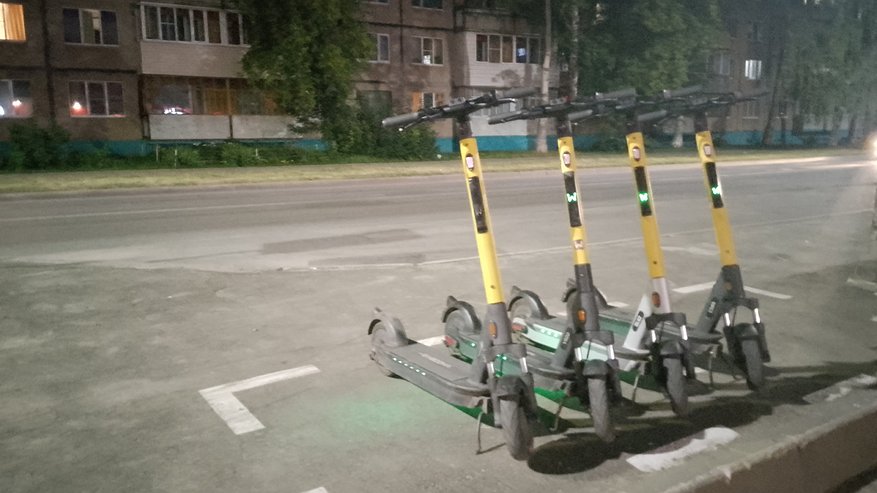 Главная картинка новости: В Чебоксарах детей-сирот учили безопасной езде на самокатах