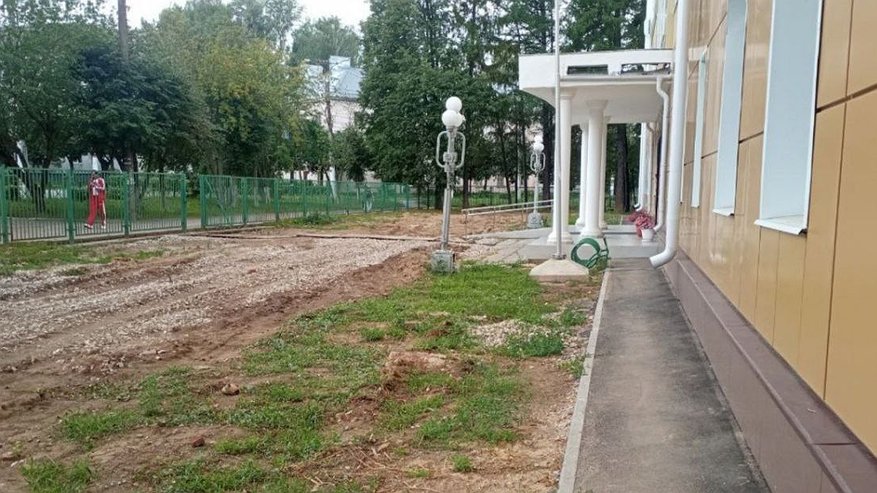 Главная картинка новости: В Чебоксарах не смогли благоустроить территории шести школ