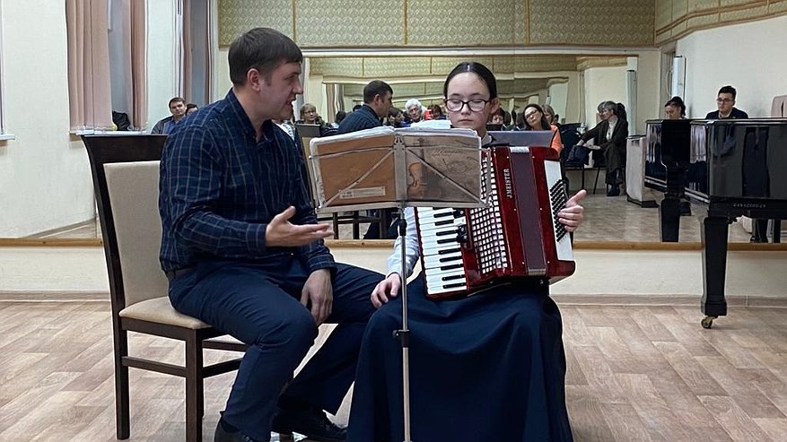 Главная картинка новости: Семь преподавателей из Чувашии получат по 500 тысяч рублей