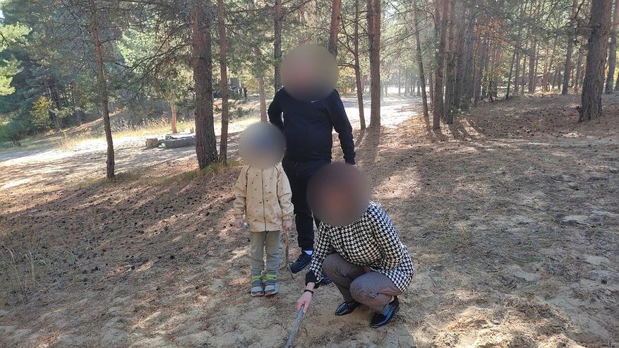 Главная картинка новости: Группу отдыхающих в Заволжье поймали при попытке закопать мусор в песок